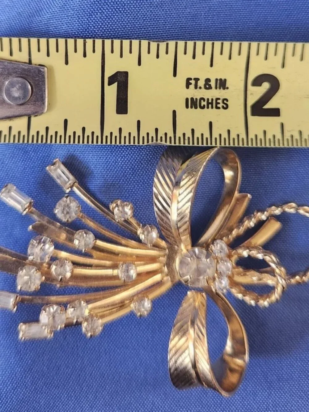 Vtg 1960's Sarah Coventry Signed Bow Brooch Pin Vogue Rhinestone Gold Tone MCM - Picture 7 of 14